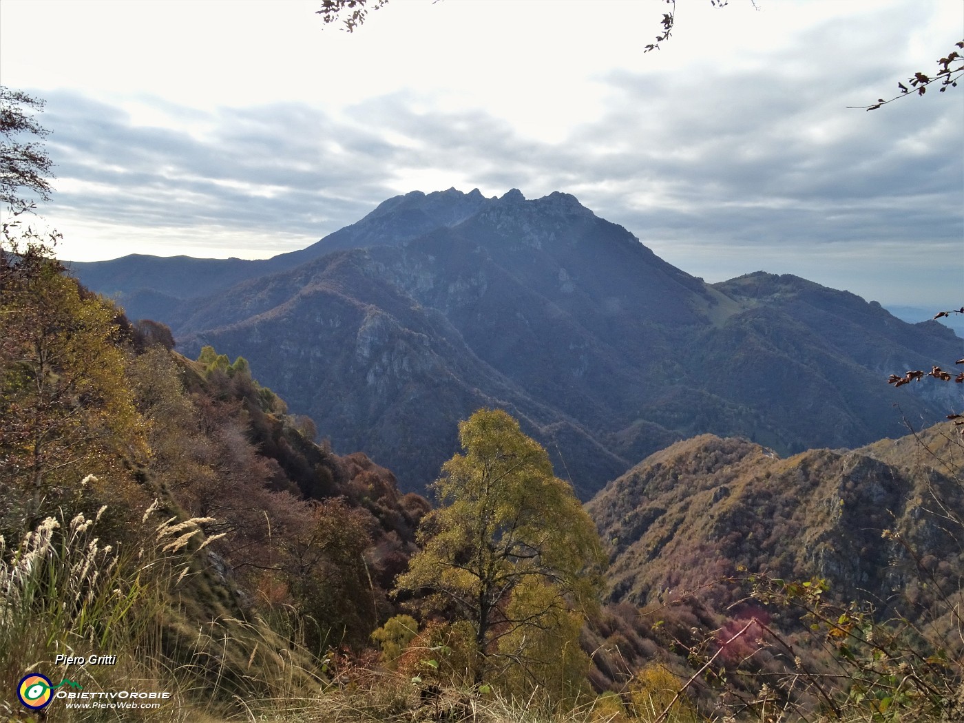 46 Bella vista sul versante nord (cresta nord ) del Resegone.JPG